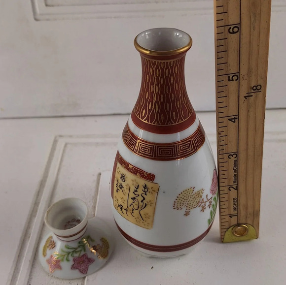 Genuine Kutani Sake Bottle & 1 cup Floral Accents - Picture 2 of 7